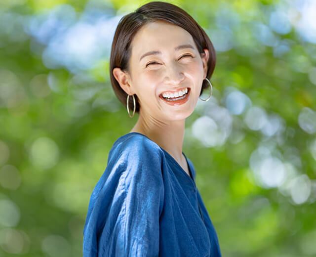 笑顔の女性