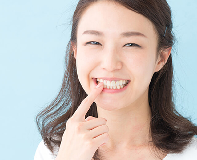 笑顔の女性